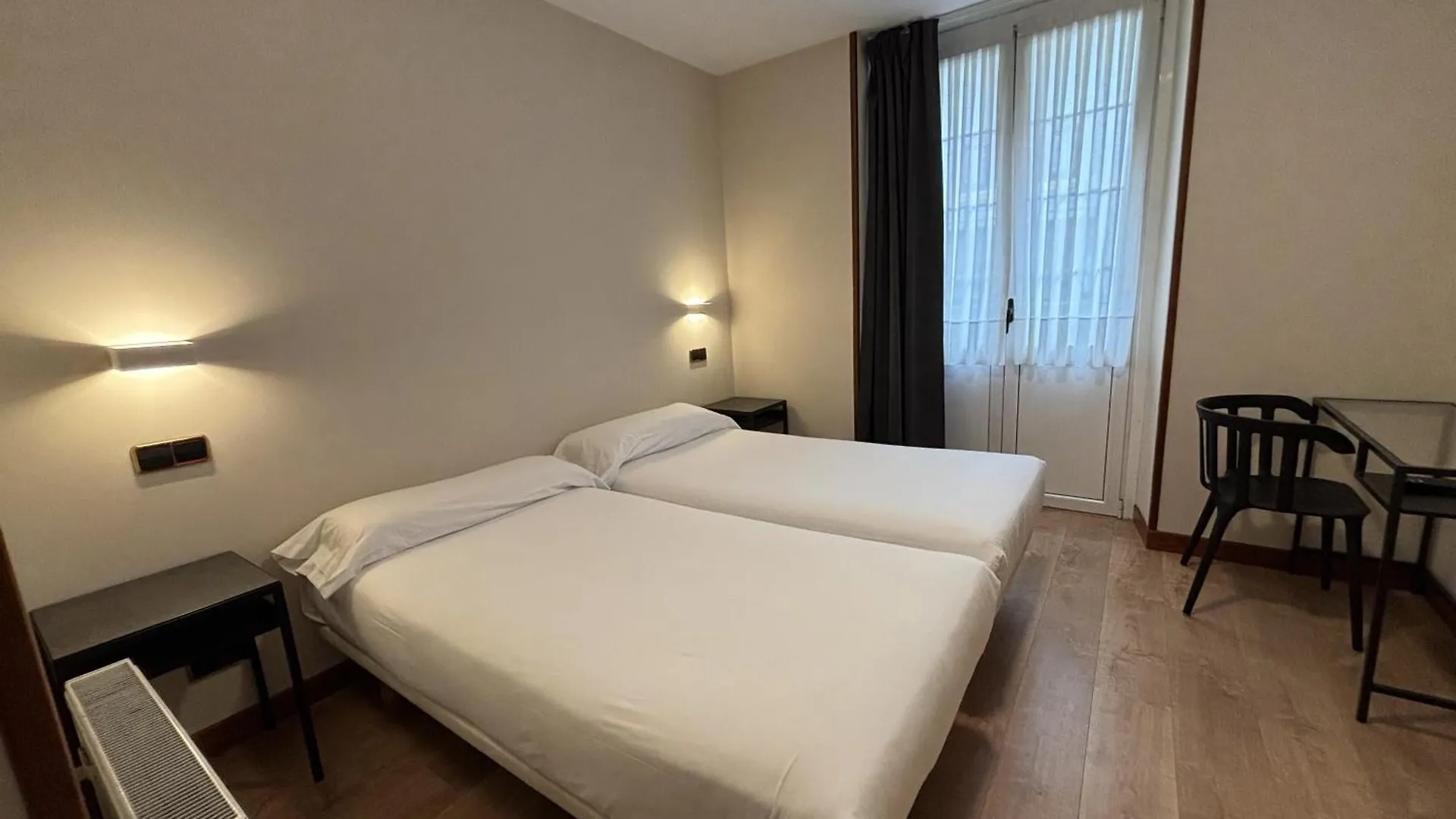 Pension Begona - Centro Ciudad contacts